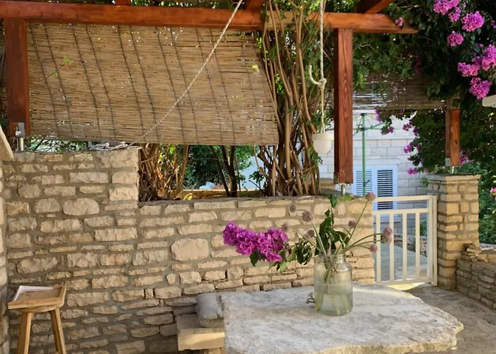 Uvik-kontra 아파트 룸바르다